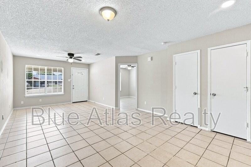 1722 Fitzgerald Ct - Photo 3 of 15