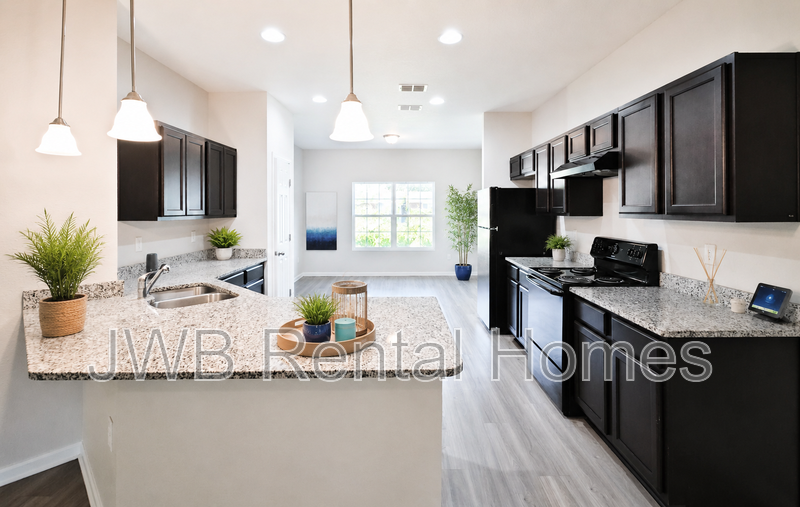 7104 Matthew St - Photo 3 of 12