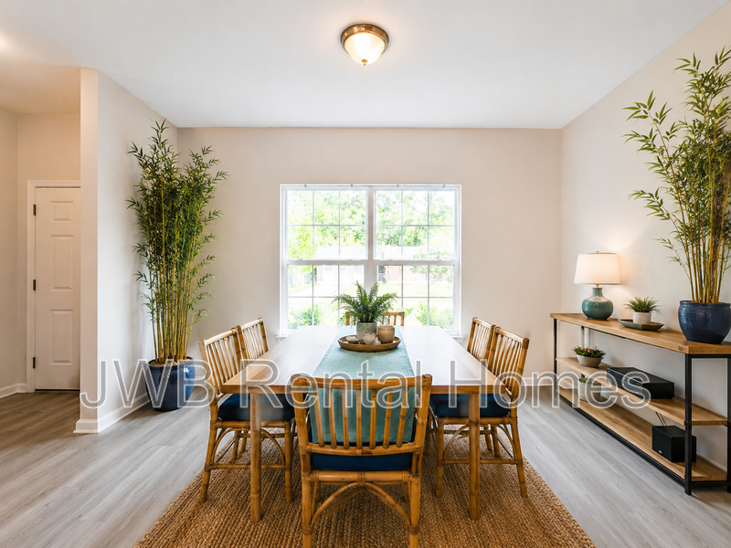 7104 Matthew St - Photo 5 of 12