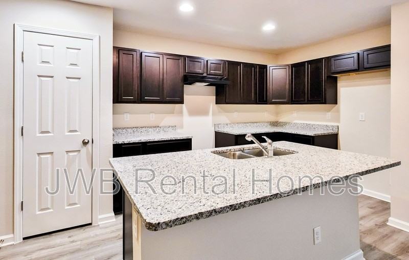 1370 Orton St - Photo 2 of 11