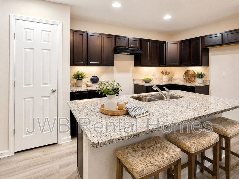 1370 Orton St - Photo 3 of 11