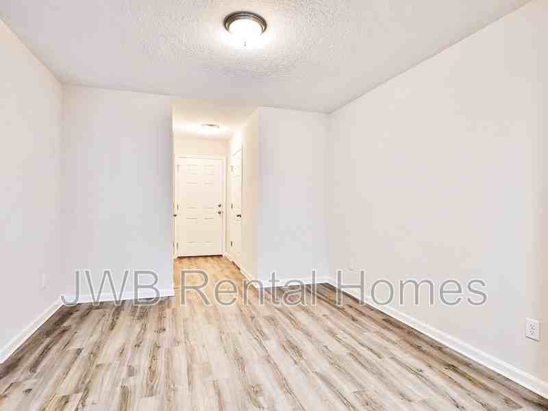 1370 Orton St - Photo 4 of 11
