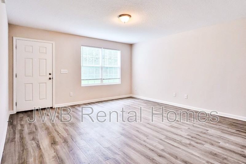 1370 Orton St - Photo 6 of 11