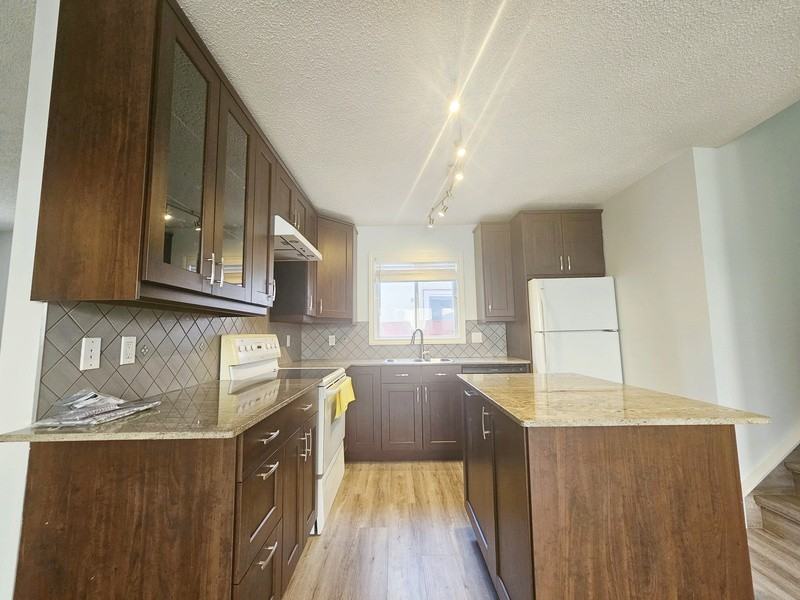 10811 20 Ave Nw Edmonton Ab - Photo 3 of 27
