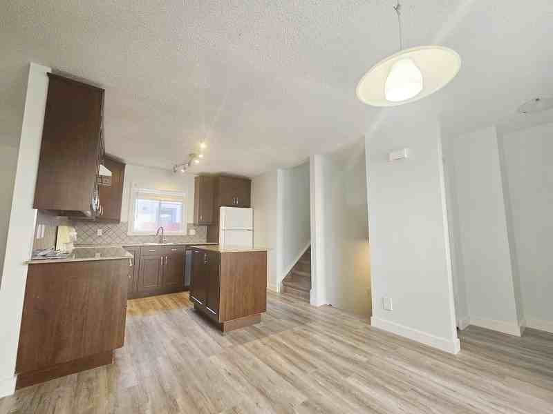 10811 20 Ave Nw Edmonton Ab - Photo 5 of 27