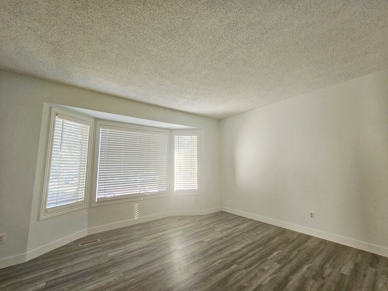 10811 20 Ave Nw Edmonton Ab - Photo 7 of 27