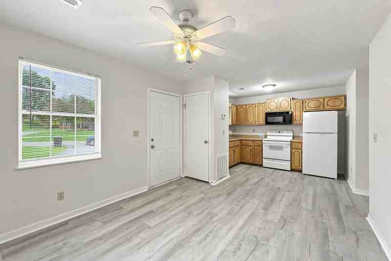 300 Cross Creek Rd #3 - Photo 4 of 9