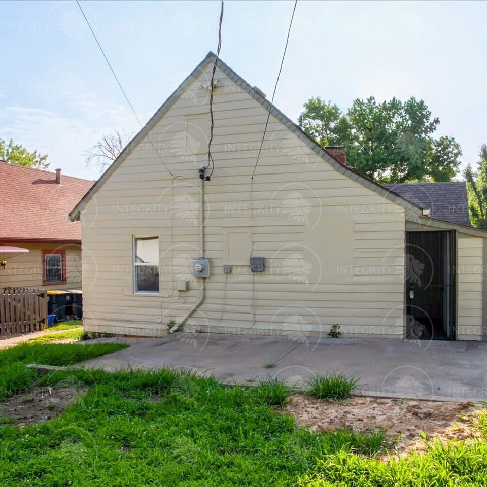 6210 Agnes Ave - Photo 5 of 26