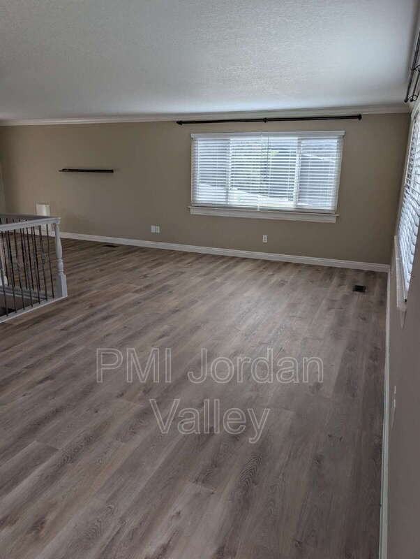 1394 Northeast - Photo 2 of 27