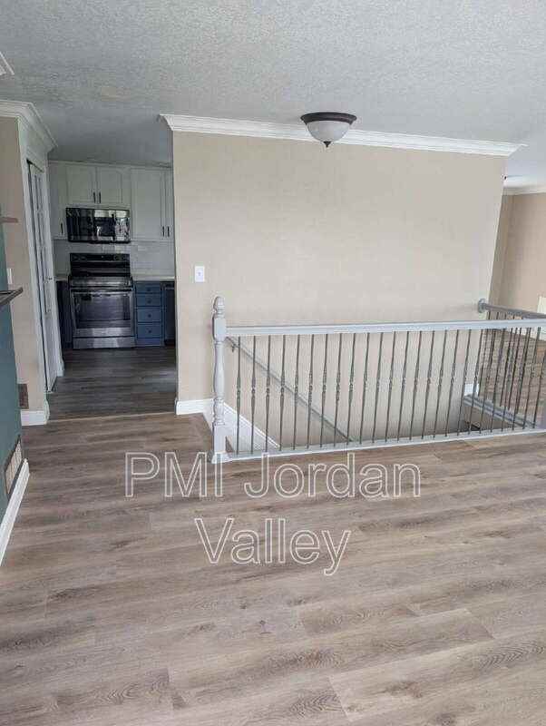 1394 Northeast - Photo 3 of 27