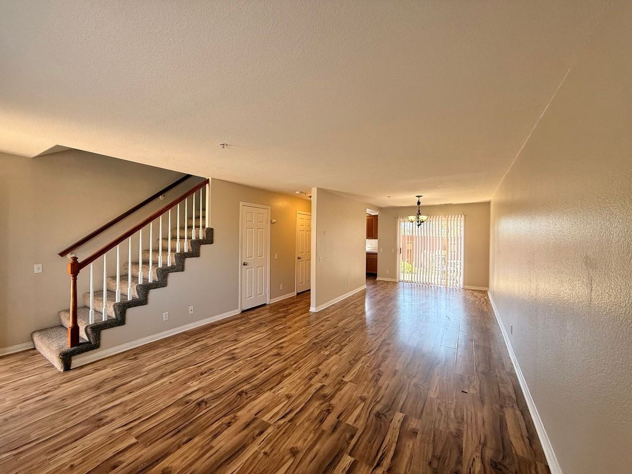 1413 Janis Lynn Ln - Photo 3 of 17