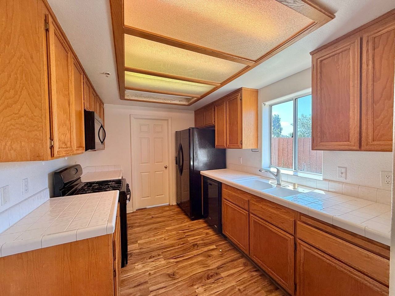 1413 Janis Lynn Ln - Photo 4 of 17