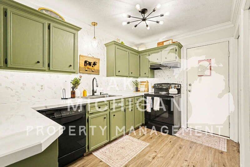 6092 Pebble Dr - Photo 3 of 9