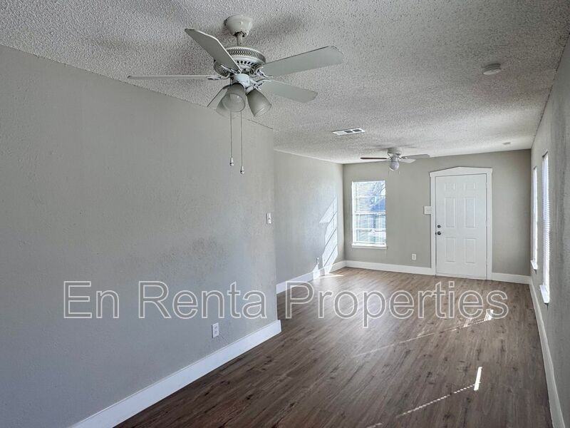 716 W Broadus Ave - Photo 3 of 9
