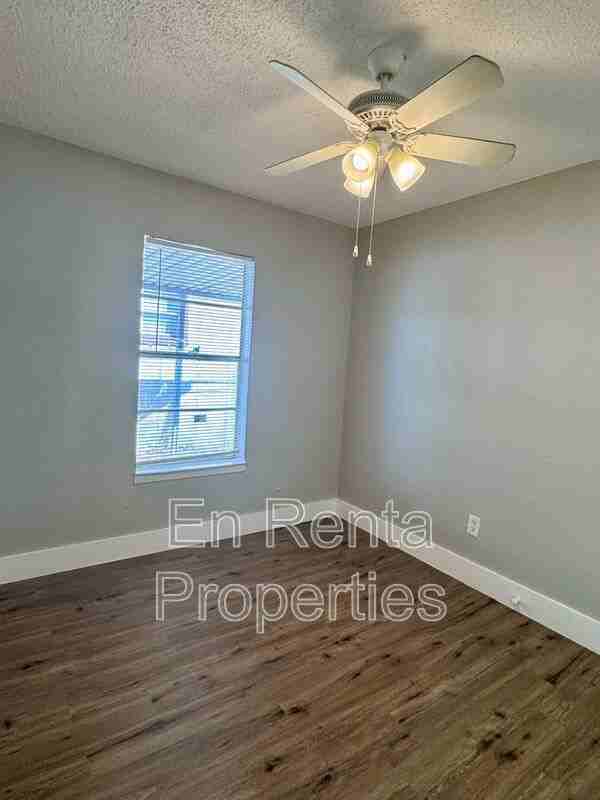 716 W Broadus Ave - Photo 7 of 9