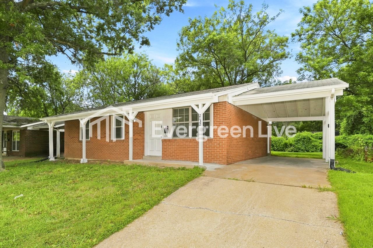 2132 Central Pkwy - Photo 2 of 15