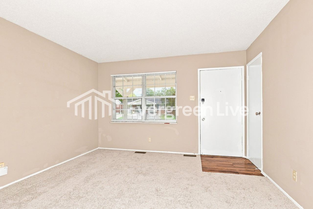 2132 Central Pkwy - Photo 4 of 15