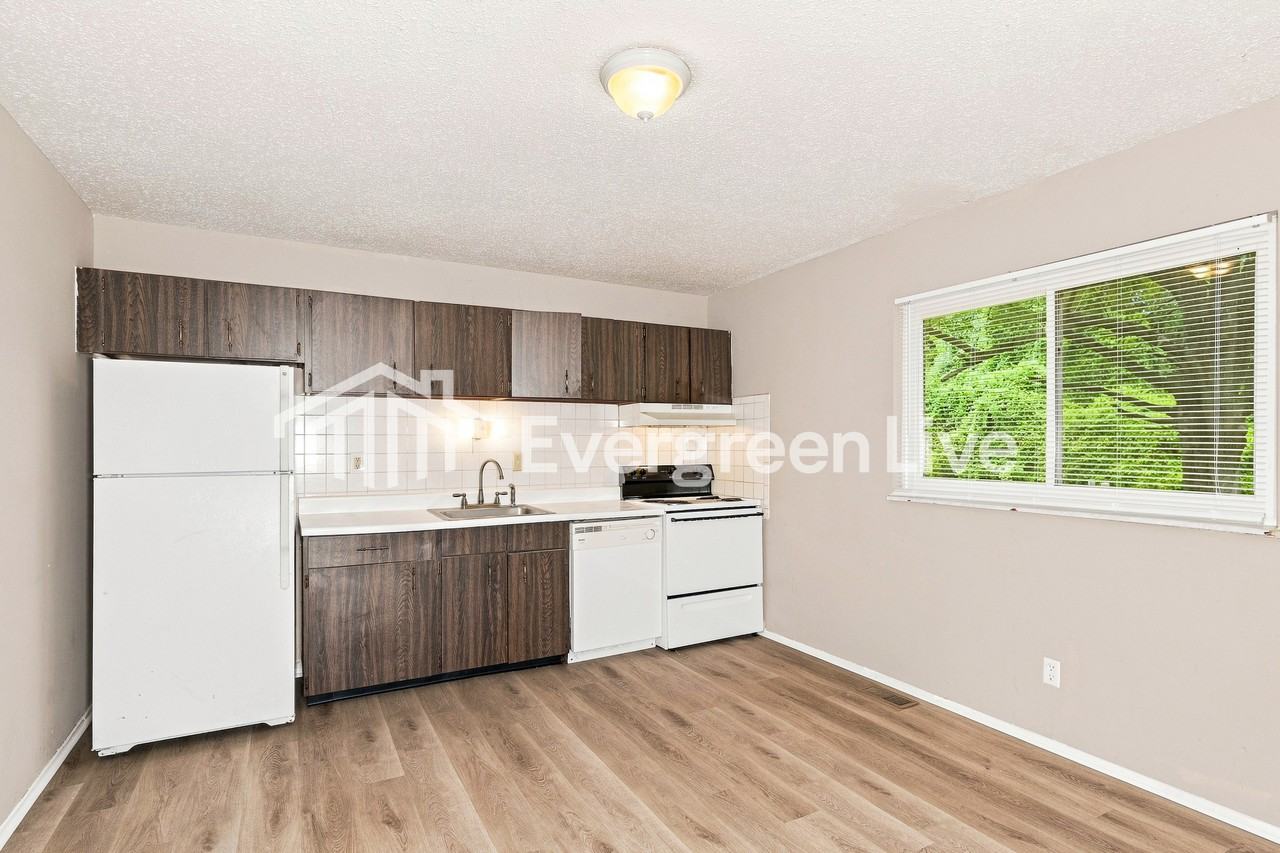 2132 Central Pkwy - Photo 5 of 15