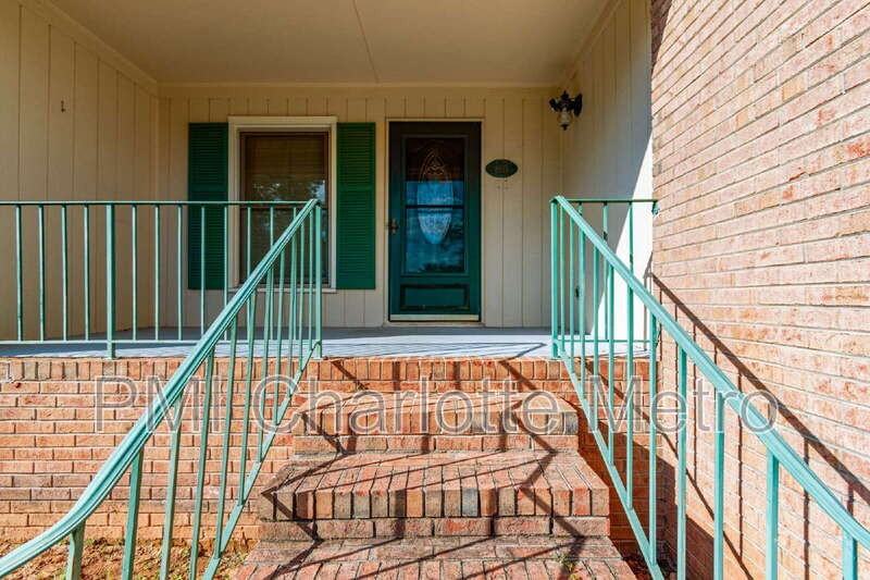 8615 Beechbrooke Rd - Photo 2 of 24