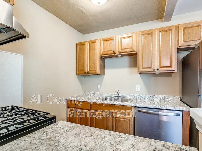 216 Lucas St #2 - Photo 4 of 9