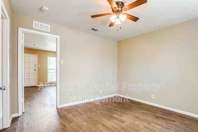 216 Lucas St #2 - Photo 5 of 9