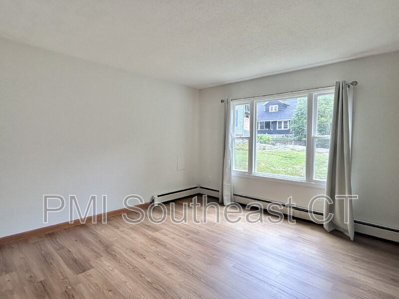 55 Hedge Ave - Photo 3 of 25