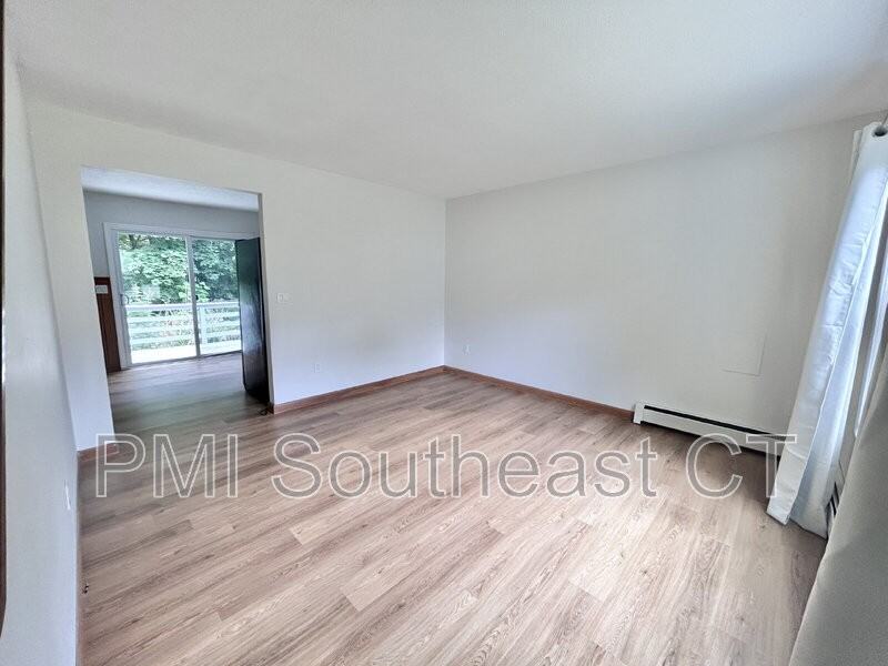 55 Hedge Ave - Photo 4 of 25