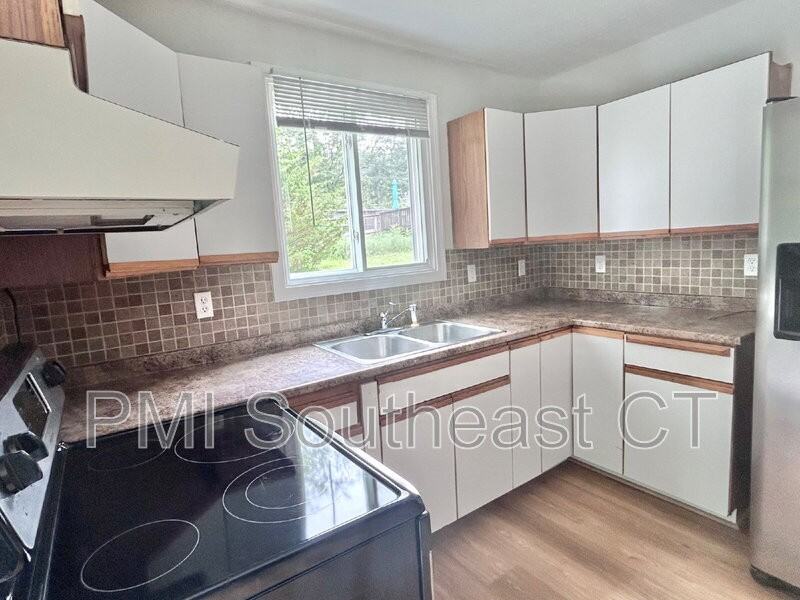 55 Hedge Ave - Photo 5 of 25