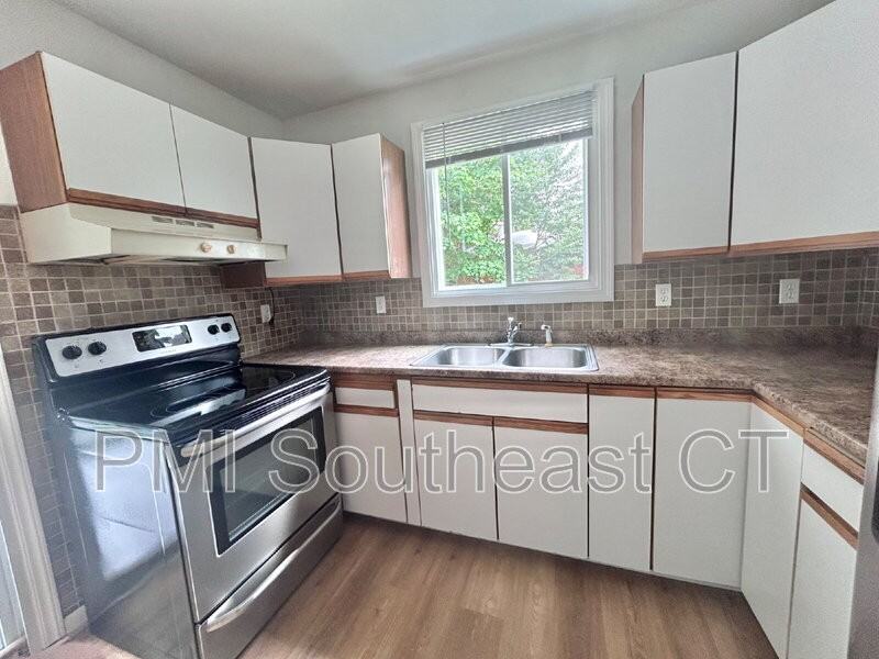 55 Hedge Ave - Photo 6 of 25