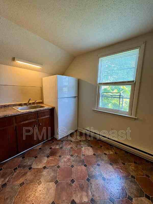 54 Hempstead St #3 - Photo 2 of 10