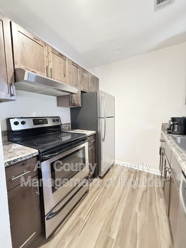 1575 Bradley Dr - Photo 3 of 12