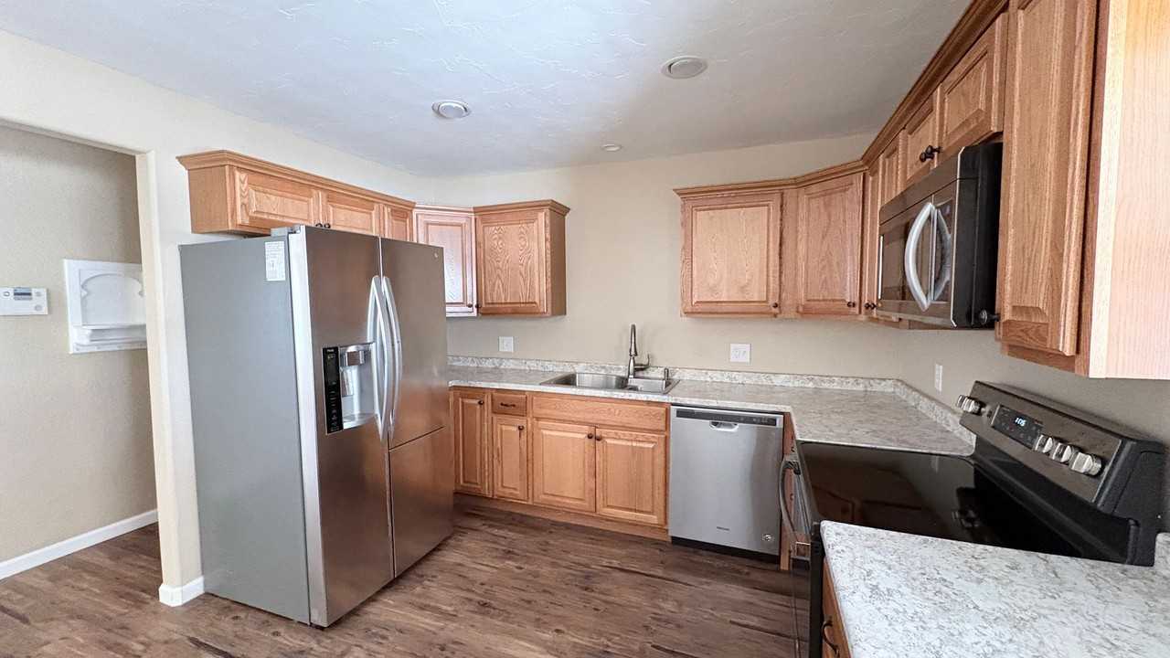 1808 W 3rd St - Photo 5 of 15