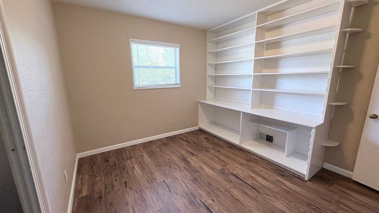 1808 W 3rd St - Photo 7 of 15