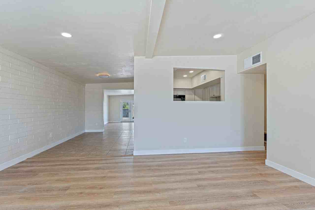 5933 E 34th St - Photo 4 of 14