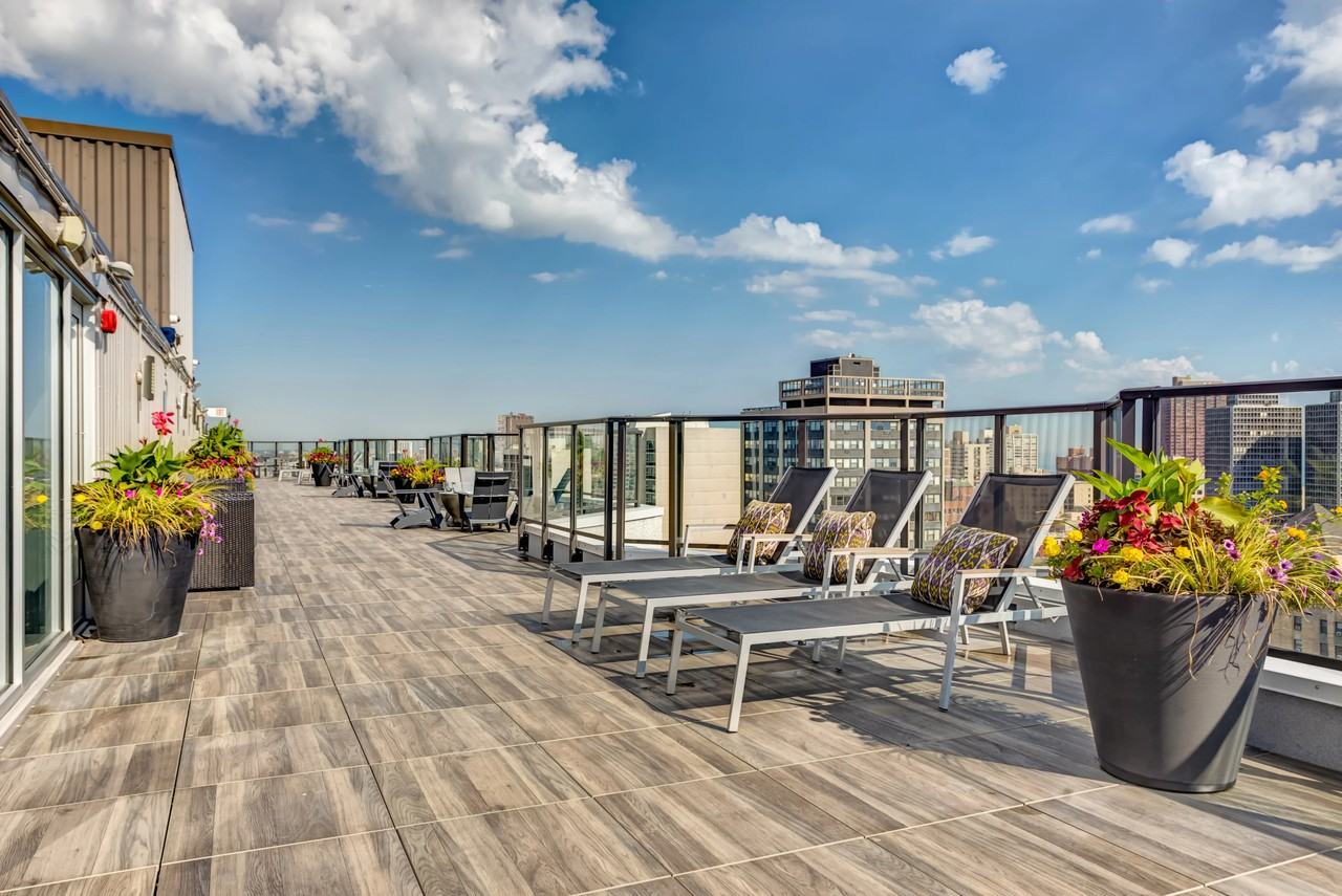 2554 North Clark Street #405 - Photo 7 of 10