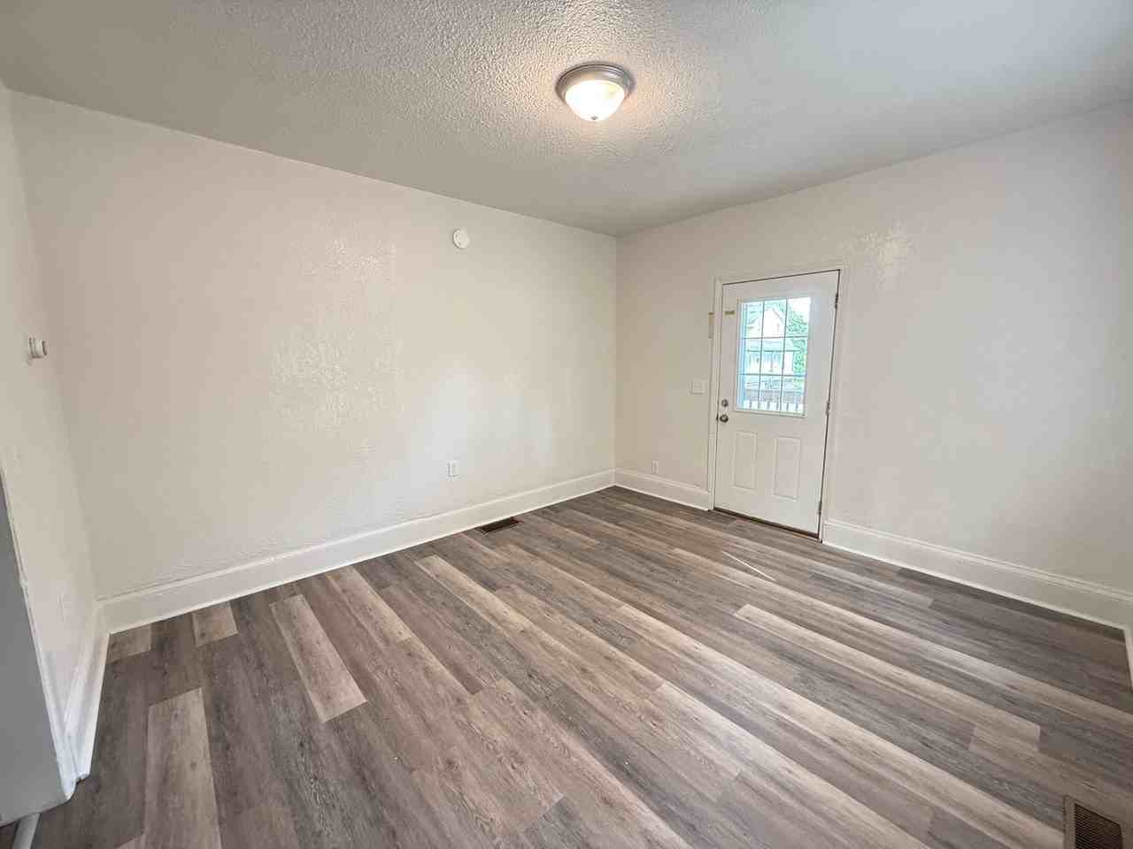 Wilkins St 107 W - Photo 5 of 47