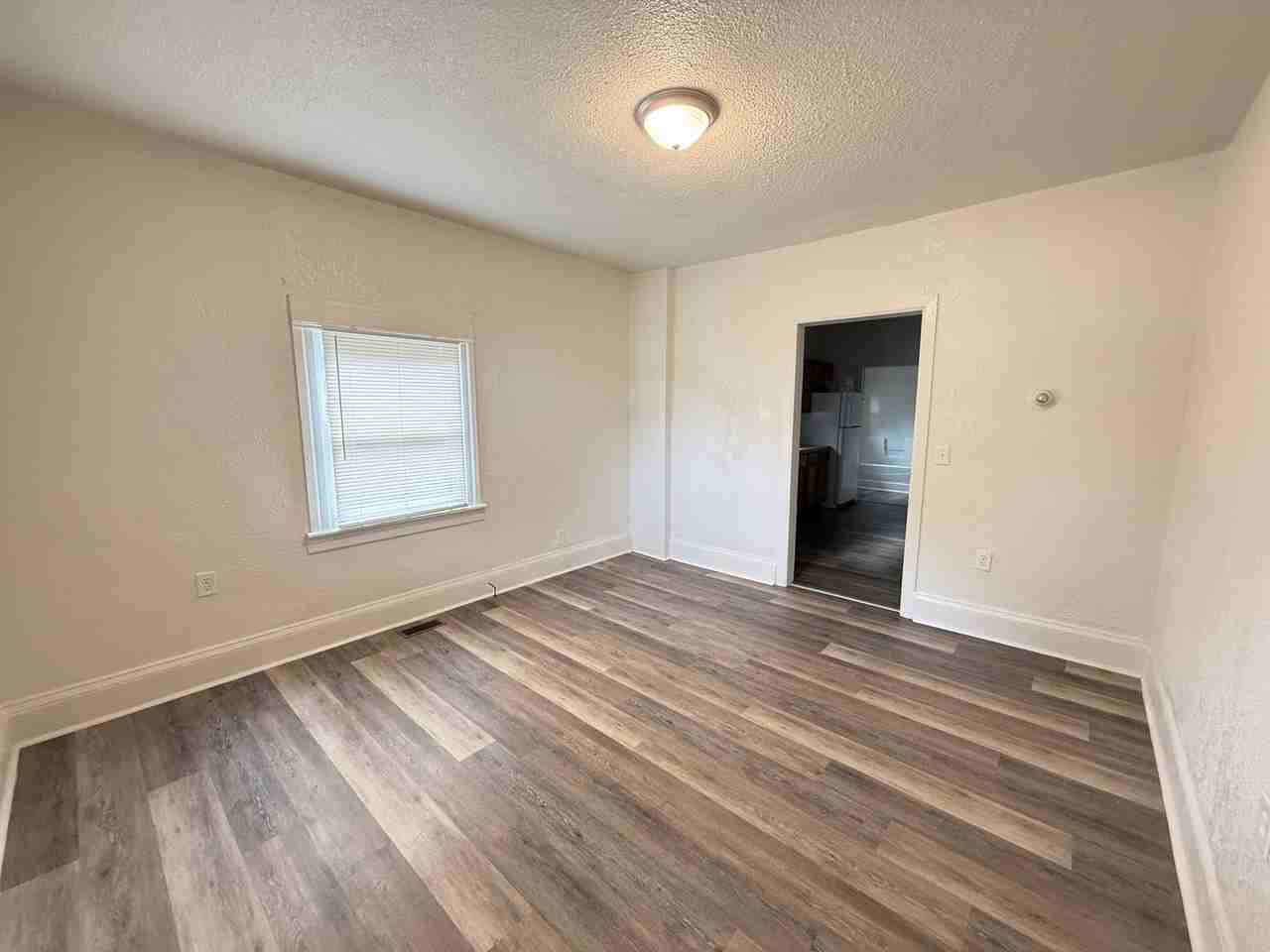 Wilkins St 107 W - Photo 6 of 47