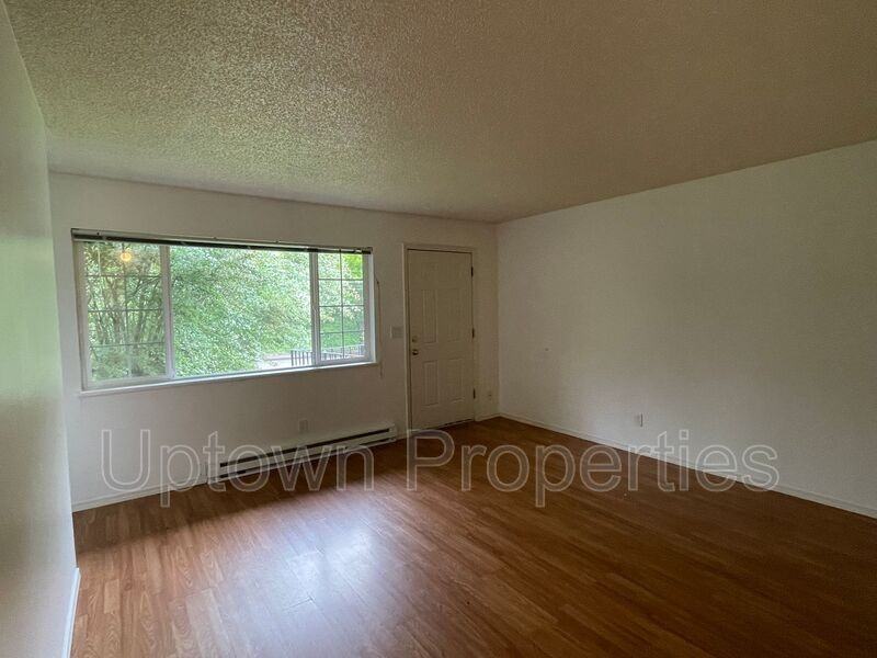 1420 Sw Bertha Blvd #C6 - Photo 2 of 7
