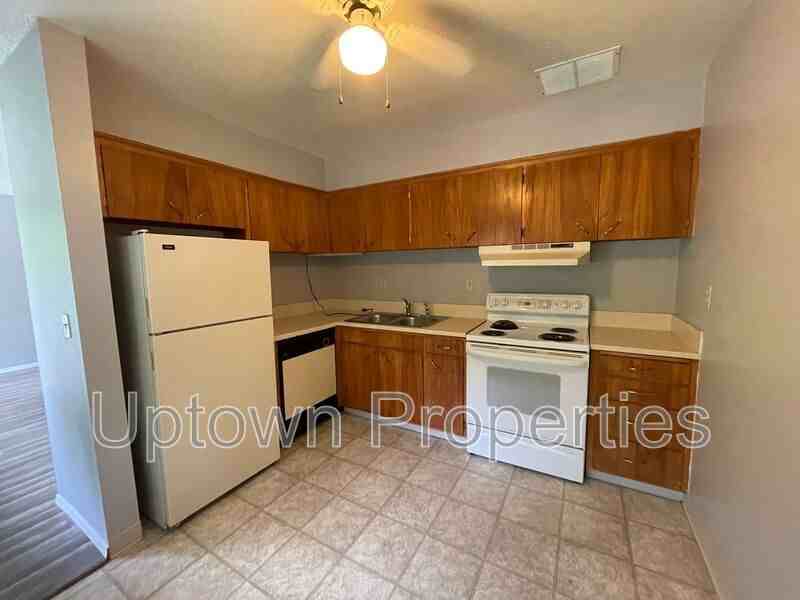 1420 Sw Bertha Blvd #C6 - Photo 3 of 7