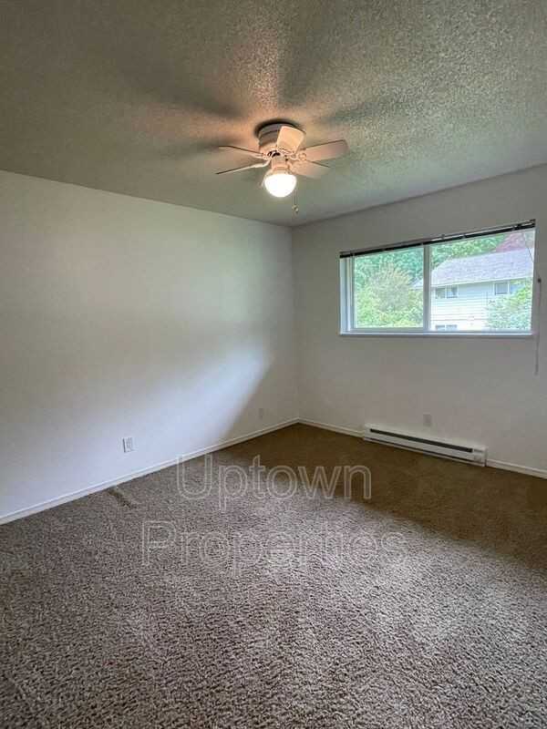 1420 Sw Bertha Blvd #C6 - Photo 5 of 7