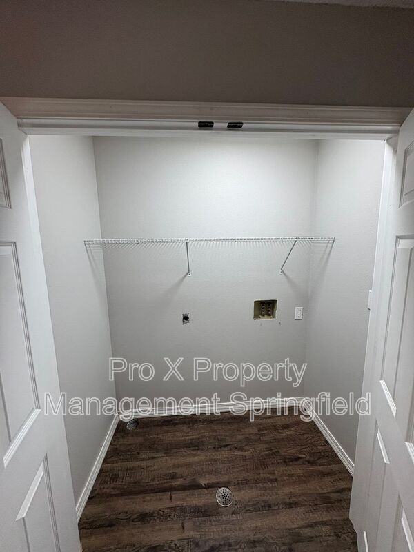 1138 E Walnut St #7 - Photo 3 of 10