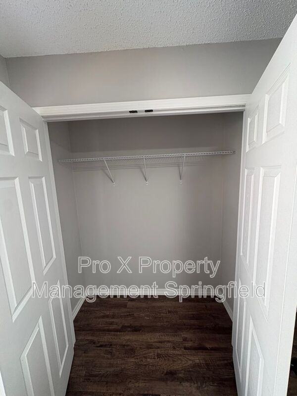 1138 E Walnut St #7 - Photo 4 of 10