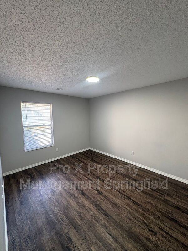 1138 E Walnut St #7 - Photo 5 of 10