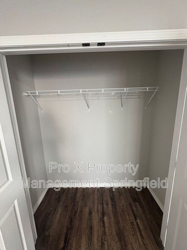 1138 E Walnut St #7 - Photo 6 of 10