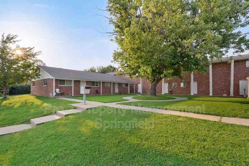 2929 E University St #6 - Photo 3 of 22