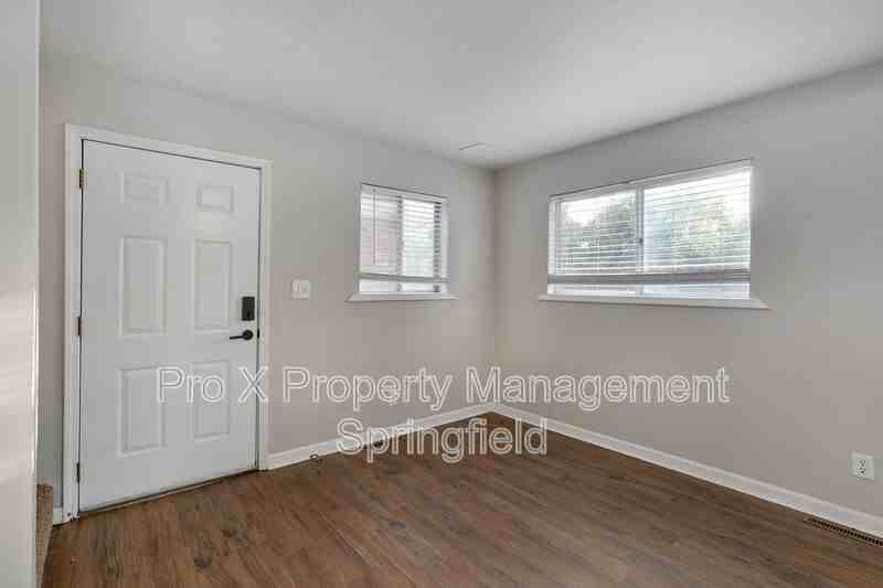 2929 E University St #5 - Photo 6 of 22