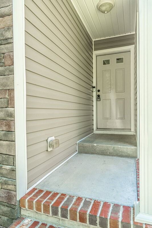 555 N Saylor St - Photo 3 of 38
