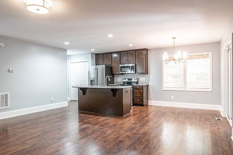 555 N Saylor St - Photo 7 of 38