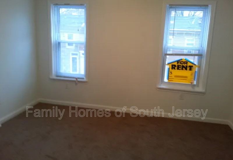 810 N Church St - Photo 3 of 9