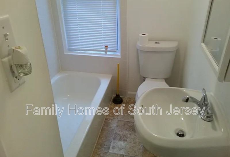 810 N Church St - Photo 5 of 9